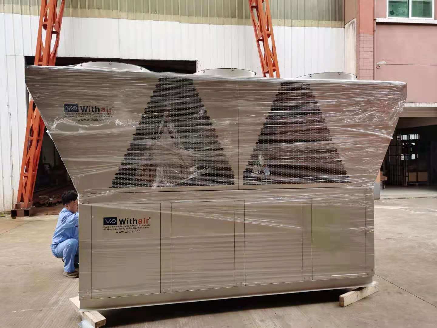An unbeatable combination of high energy efficiency and quiet operation 65 tons Air-Cooled Scroll Chiller